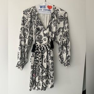 Alive and Olivia white/black short dress.